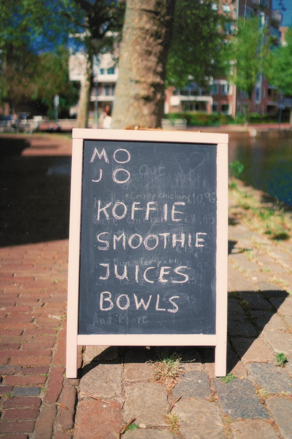 MOJO krijtbord met koffie smoothie juices bowls
