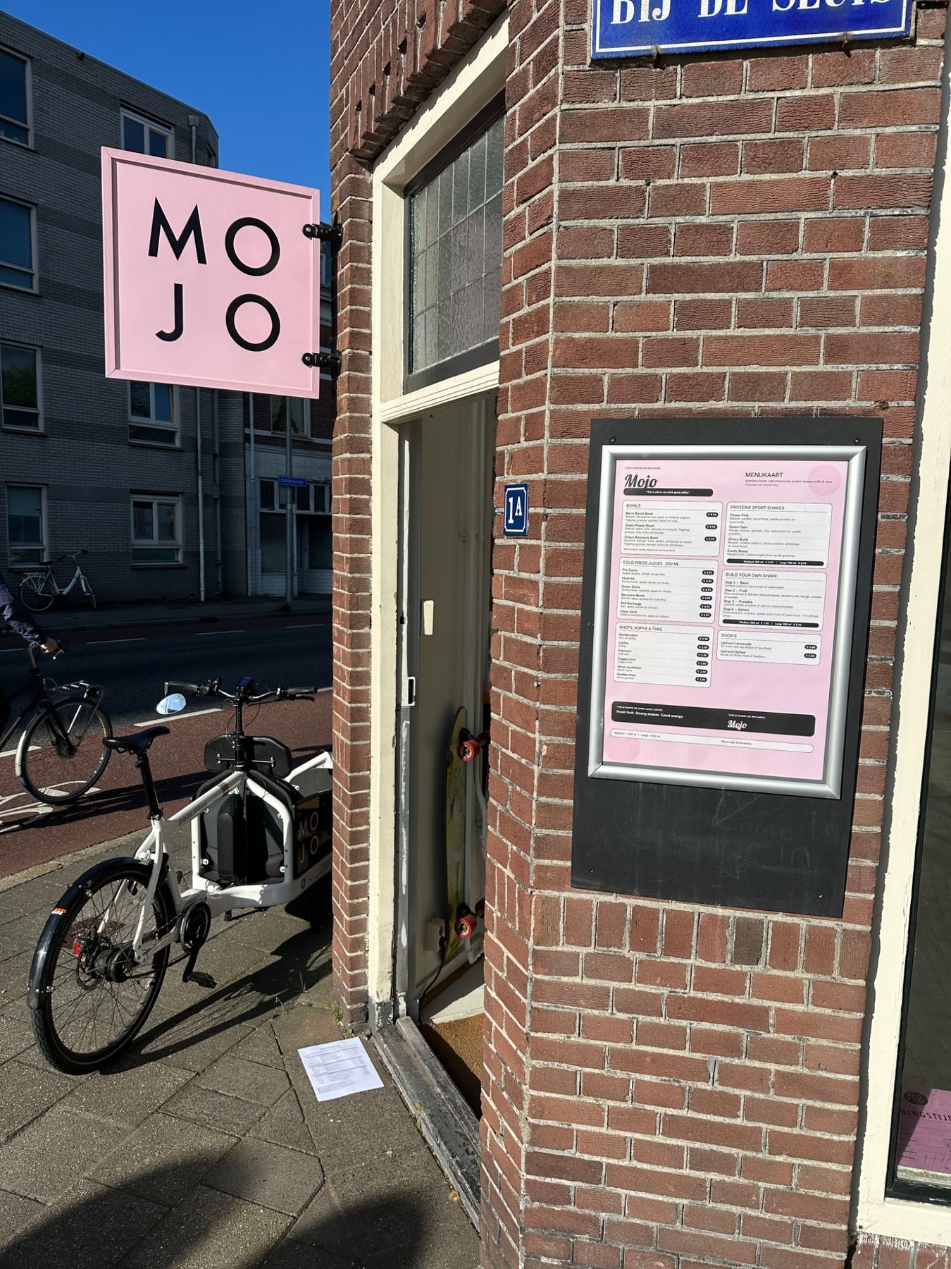 MOJO gevel en ingang Bij de Sluis Groningen